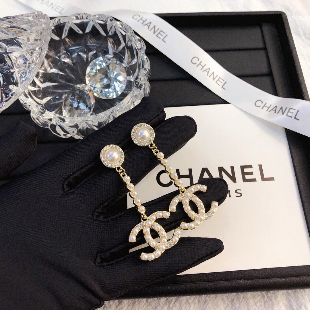 Women's Fashion Pearl Drop Earrings