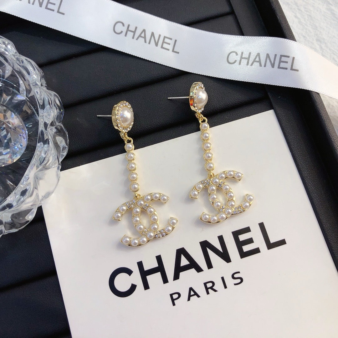 Women's Fashion Pearl Drop Earrings