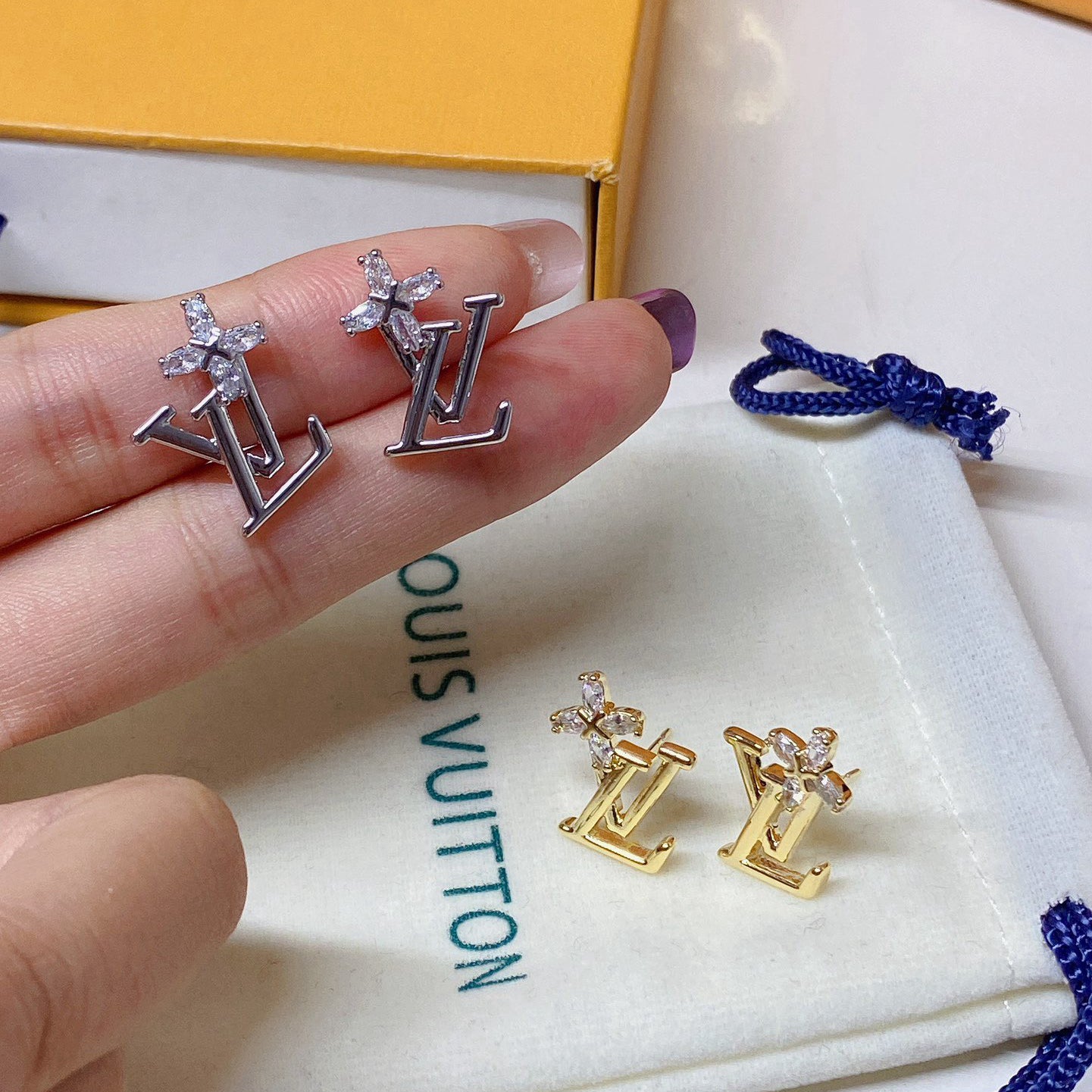 Women's Fashionable Rhinestone Earrings