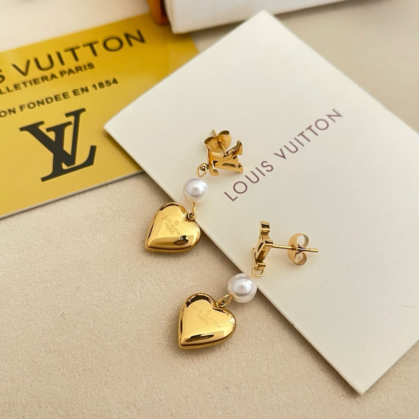 Women's Fashion Heart-Shaped Drop Earrings