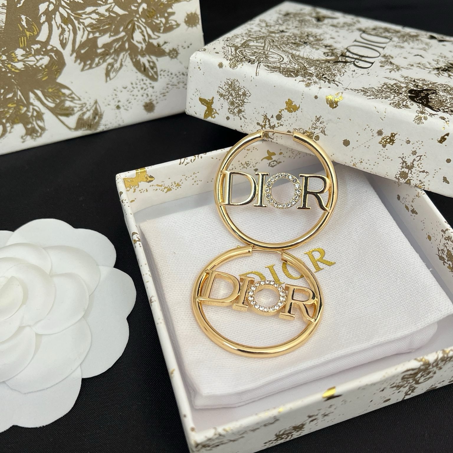 Women's Fashionable Large Hoop Earrings