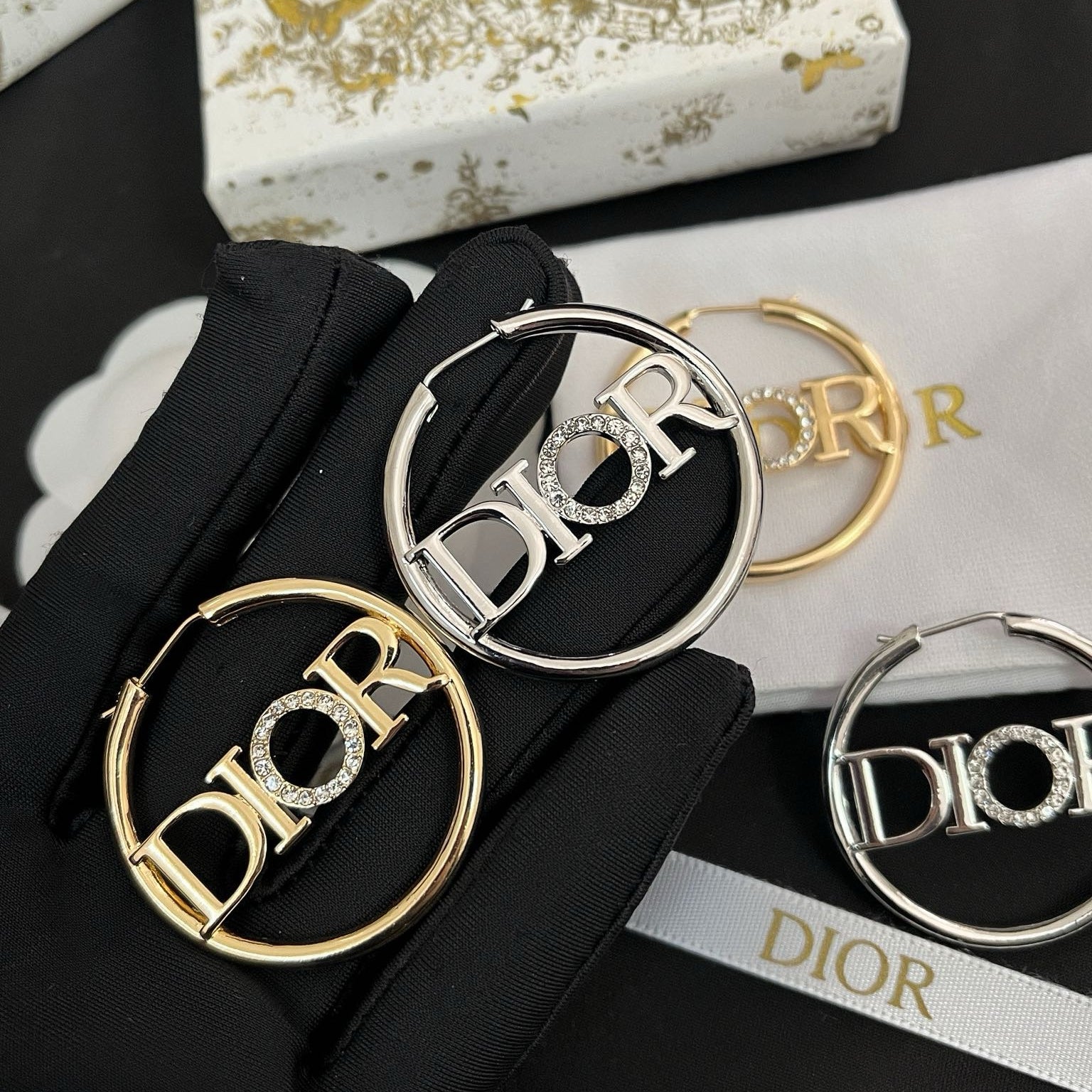 Women's Fashionable Large Hoop Earrings