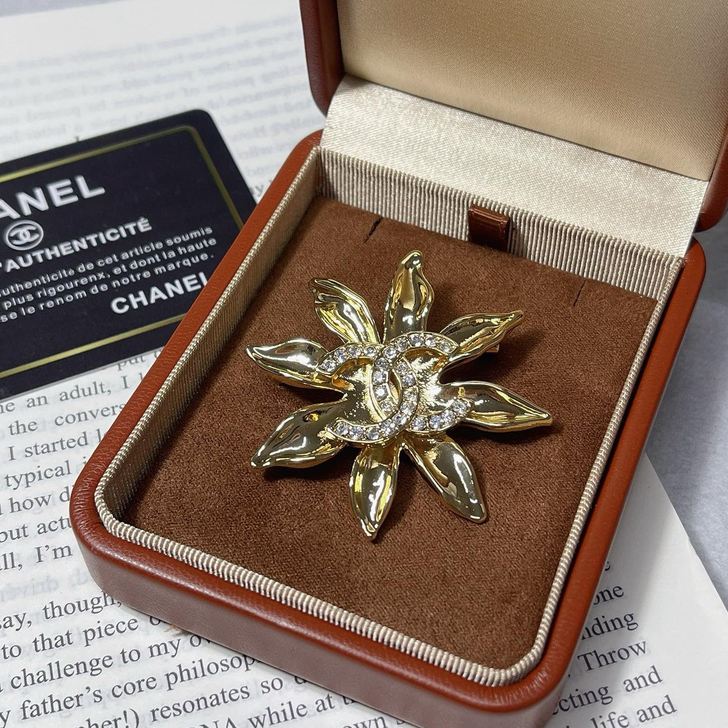 Women's Fashion Brooch