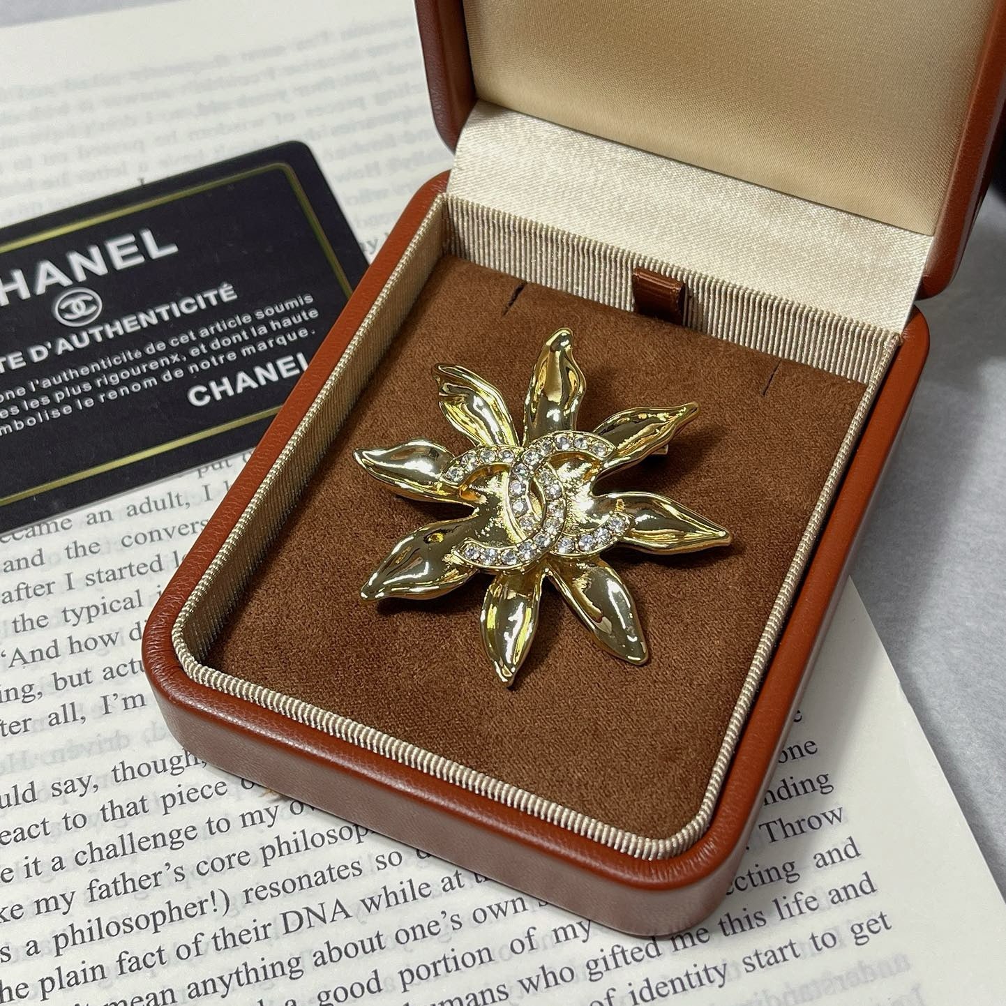 Women's Fashion Brooch