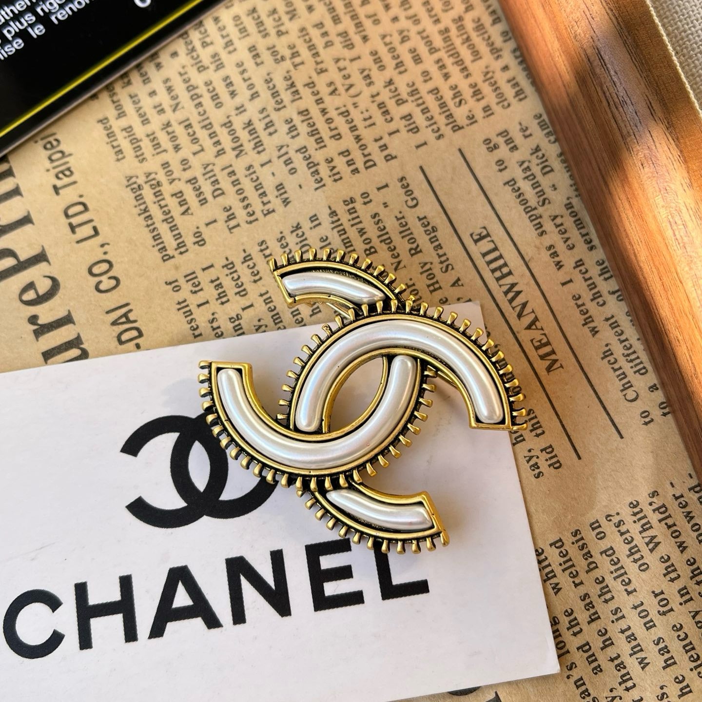 Women's Fashion Brooch