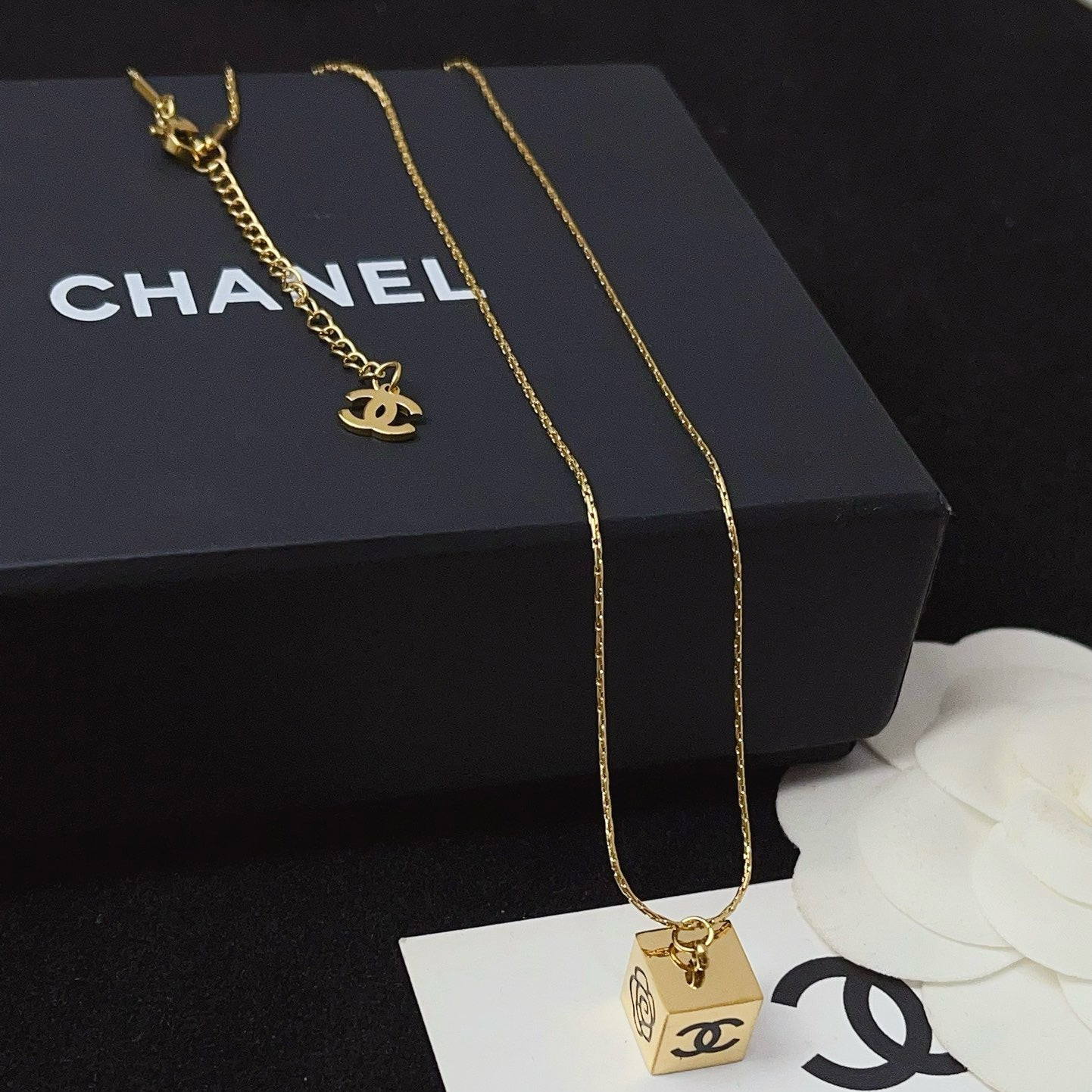 Women's Fashion Pendant Necklace