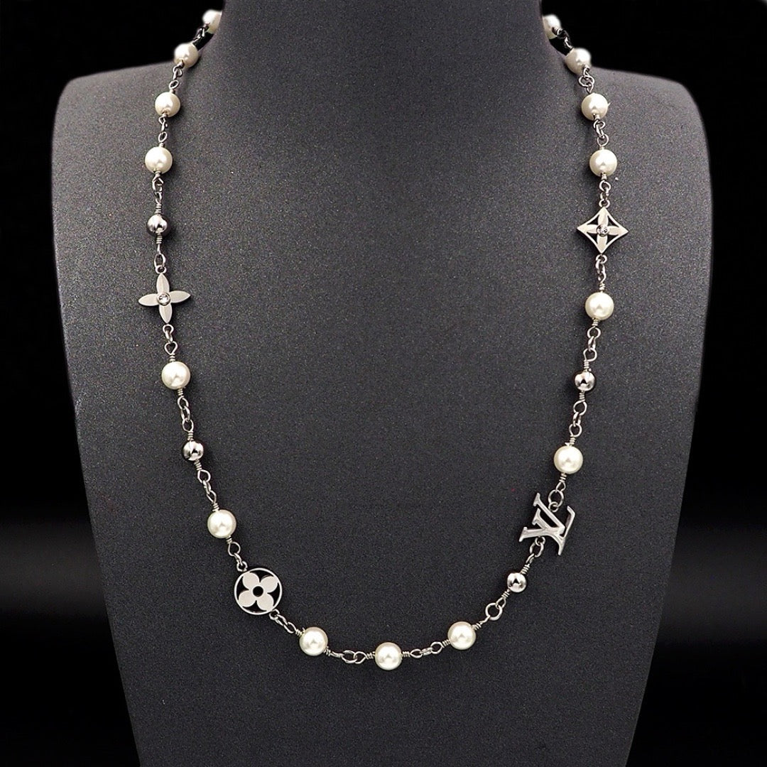 Women's Fashion Pearl Necklace