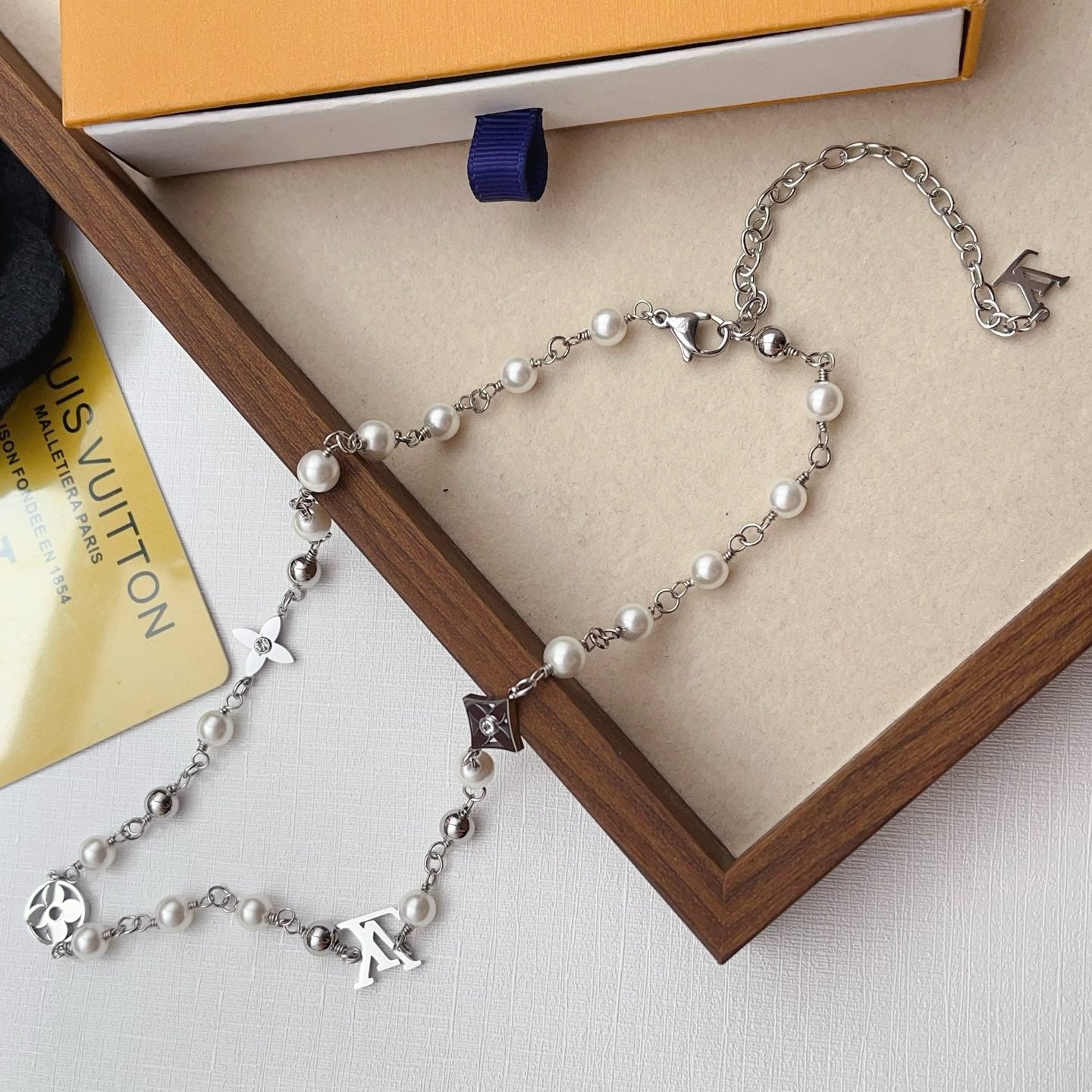 Women's Fashion Pearl Necklace