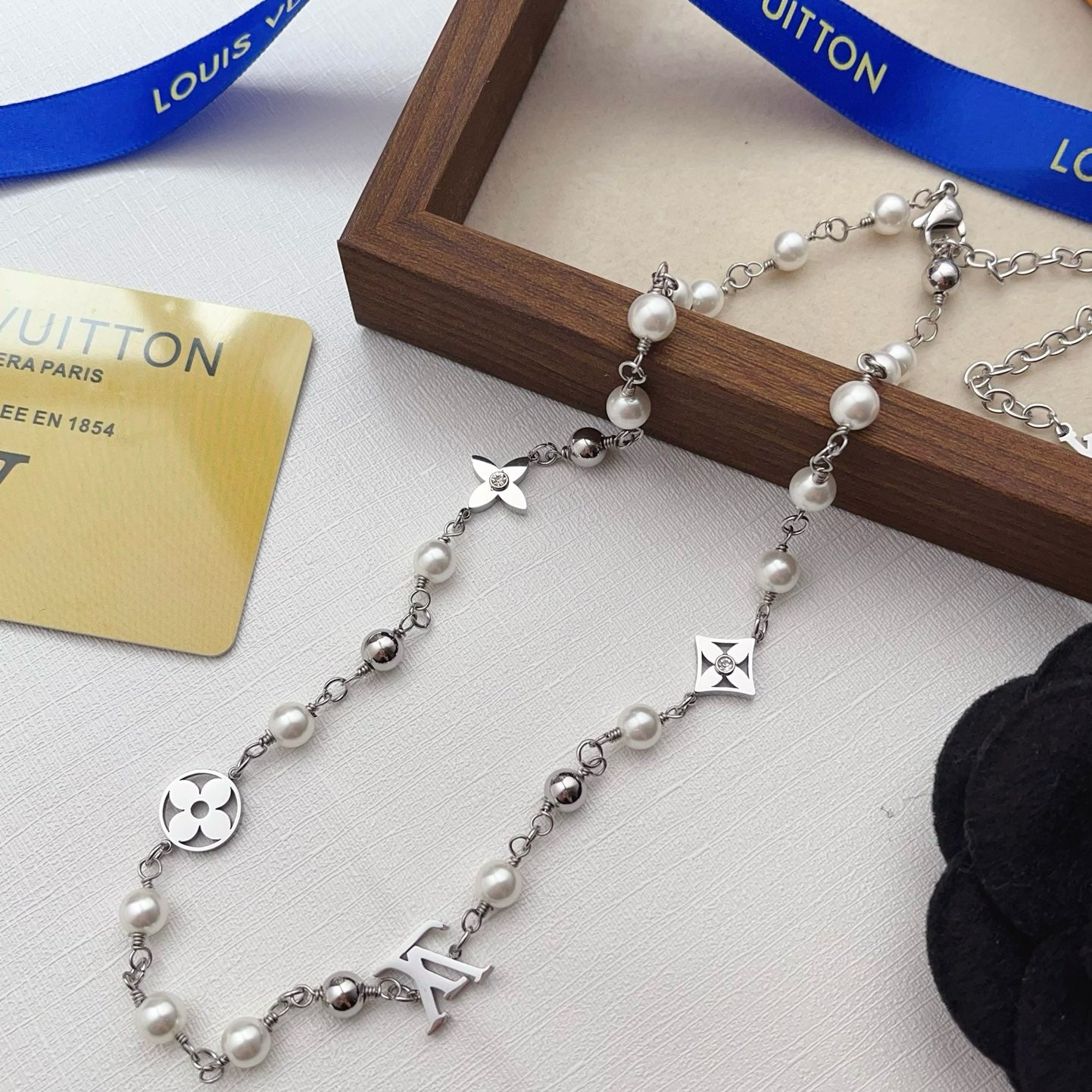 Women's Fashion Pearl Necklace