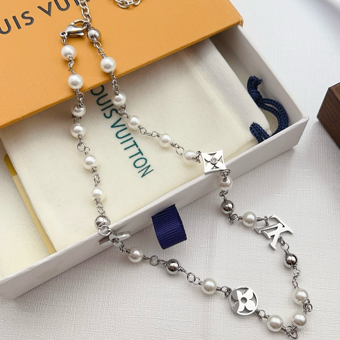 Women's Fashion Pearl Necklace